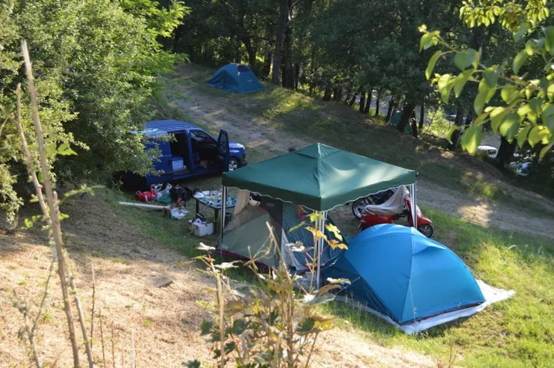 Emplacement Pour Voiture Ou Moto Et Tente