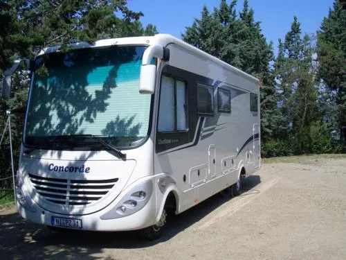 Caravane Et Auto / Camper / Caravane Pilante -L’Électricité, Est Comprise Seulement Caravane /Camper