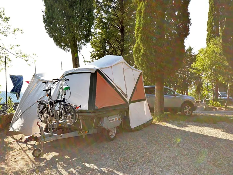 Caravane Et Auto / Camper / Caravane Pilante -L’Électricité, Est Comprise Seulement Caravane /Camper