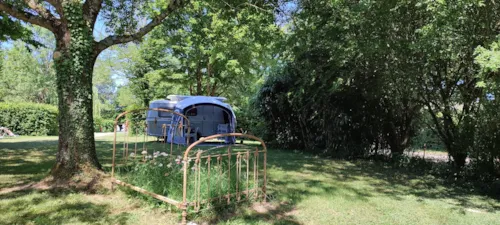 Emplacement - Emplacement Standard Caravane, Tente Ou Camping Car (Longueur Max De 8M) - image n°6 - Camping les Ripettes