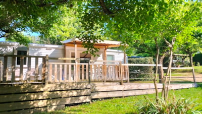 Mobil-home adapted to the people with reduced mobility