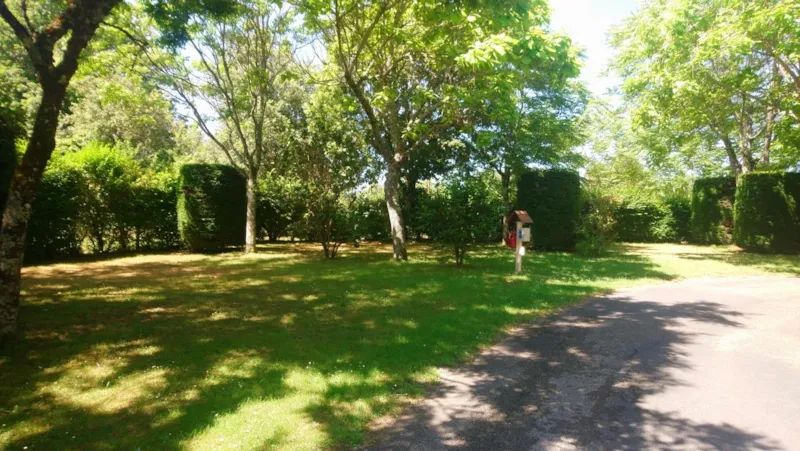 Forfait Nature Sans Éléctricité (1 Tente, Caravane Ou Camping-Car / 1 Voiture)