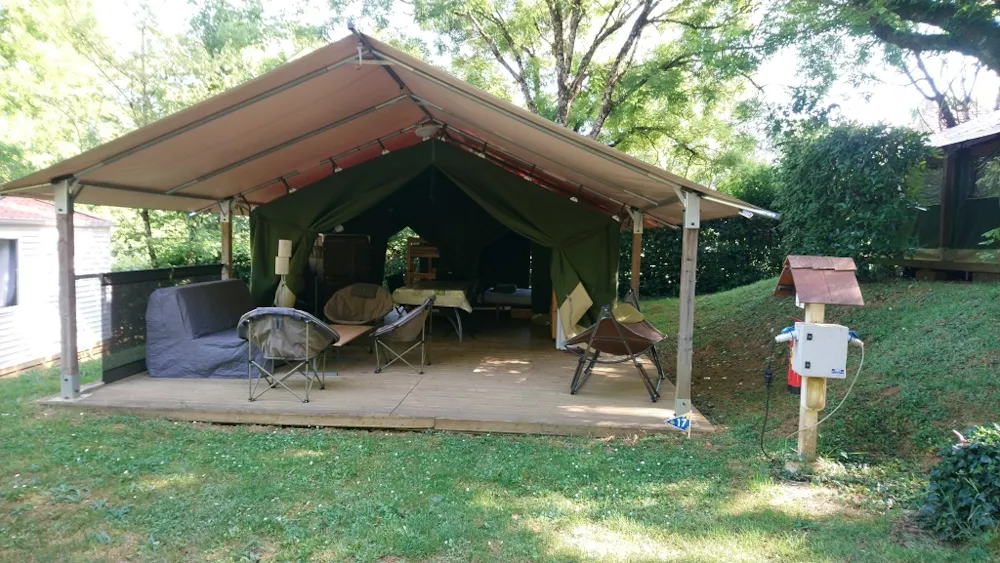 Location - Freeflower Confort 37M² (2 Chambres) Dont Terrasse Couverte 13M² - Sans Sanitaires - Flower Camping LE TEMPS DE VIVRE