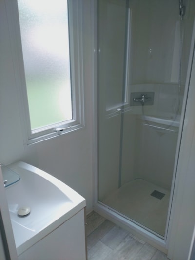 Mobile home Comfort 24 m² (2 bedrooms - TV) with sheltered terrace 9 m²