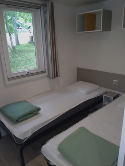 Mobile home Comfort 24 m² (2 bedrooms - TV) with sheltered terrace 9 m²