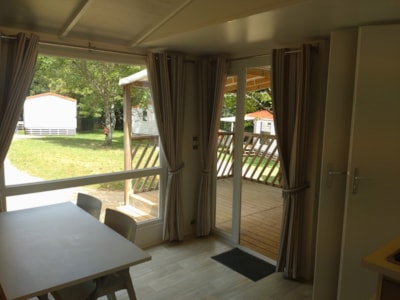 Mobile home Comfort 24 m² (2 bedrooms - TV) with sheltered terrace 9 m²