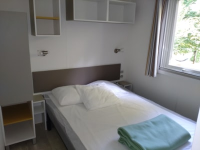 Mobile home Comfort 28 m² (3 bedrooms - TV) with sheltered terrace 8 m²
