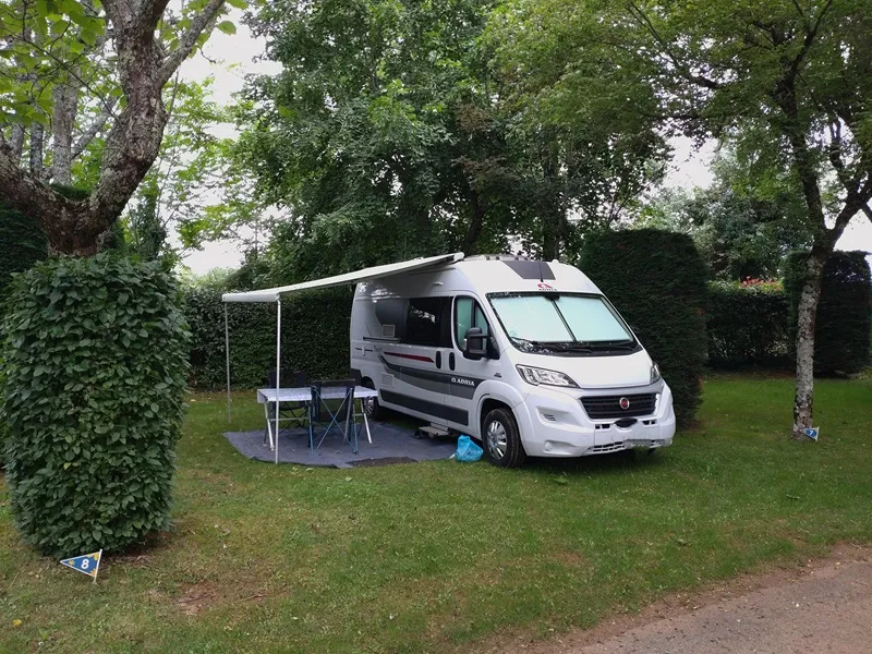 Forfait Confort (Électricité 10A / 1 Tente, Caravane Ou Camping-Car / 1 Voiture)