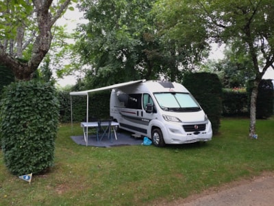 Comfort Package (electricity 10A / 1 tent, caravan or motorhome / 1 car)