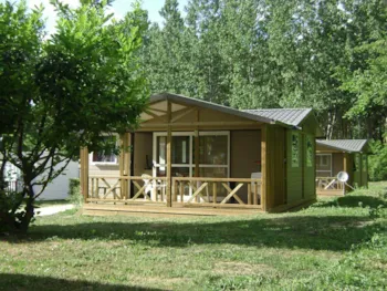 Mietunterkunft - Groß Hütte 32M² / 3 Schlafzimmer - Überdachte Terrasse - Camping Du Vieux Château