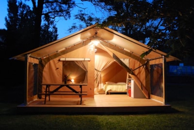 Victoria lodge tent 30m² / 2 bedrooms - Covered terrace (no bathroom) — 2