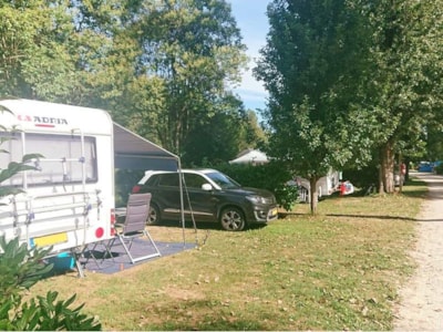 COMFORT GRASS Pitch with 6A electricity (car + tent/caravan or camping-car) — 2