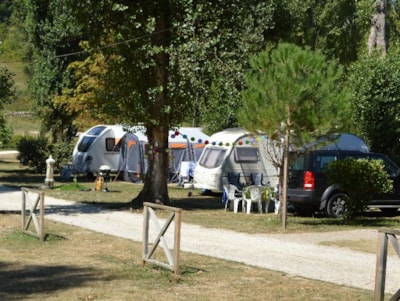 COMFORT GRASS Pitch with 6A electricity (car + tent/caravan or camping-car) — 3