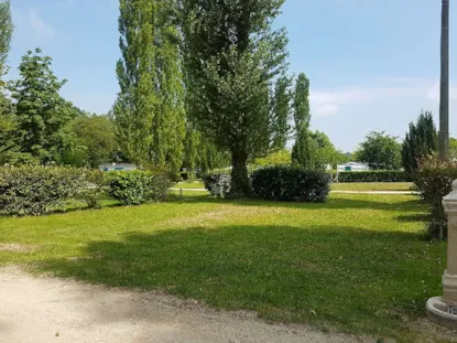 Piazzola Confort Con Elettricità 6A (Auto + Tenda/Roulotte O Camper)