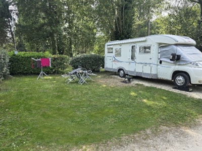 COMFORT GRASS & GRAVEL Pitch with 6A electricity (car + tent/caravan or camping-car) — 2