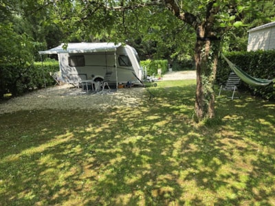 GRAND-CONFORT CARAVANING pitch for motorhome and caravans (hard standing, 10amp, water, draining) — 2