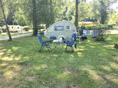 STANDARD Pitch without electricity (car + tent/caravan or camping-car) — 2