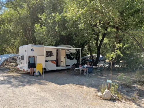 Stellplatz - Pauschale Stellplatz - image n°3 - Camping Les Acacias