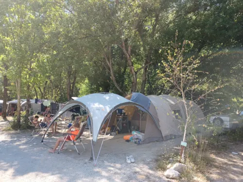 Stellplatz - Pauschale Stellplatz - image n°4 - Camping Les Acacias