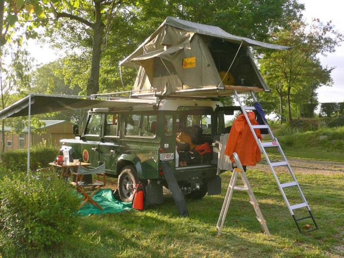 Emplacement De Camping (Tente + Voiture Ou Caravane Ou Camping Car)
