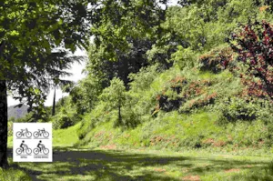 Emplacement - Emplacement spécial Vélo / Bicycle - CAMPING ISERAND CALME et NATURE***