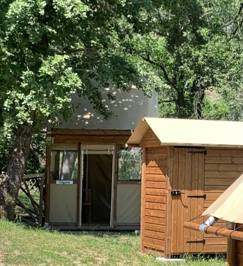 Location - Cabane Sur Pilotis "Supérieure" Forêt (N°10) - image n°2 - CAMPING ISERAND CALME et NATURE***