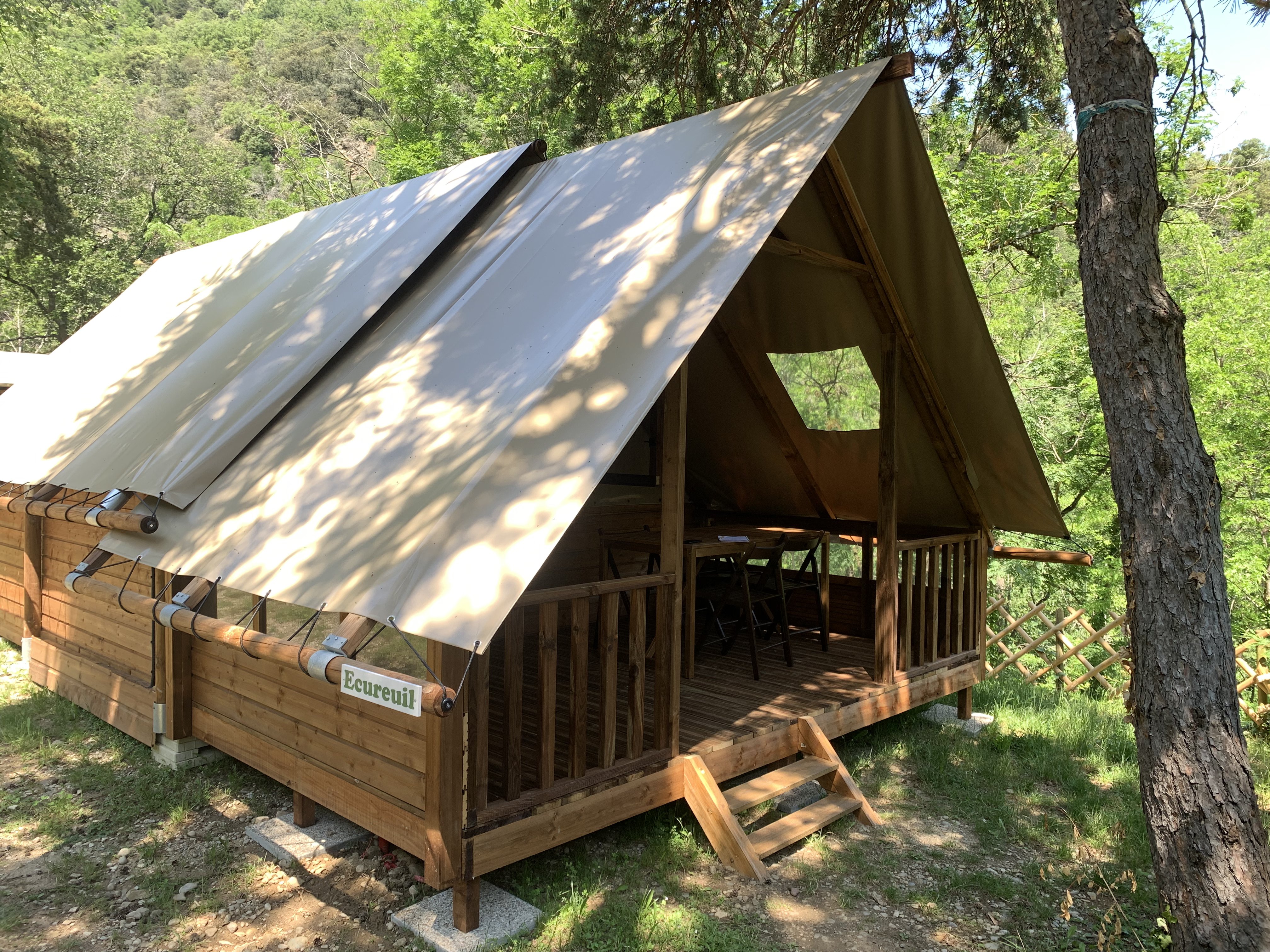 Location - Toile Et Bois N°7 Ecureuil 29 M² Semi Confort - Camping Iserand - Calme et Nature