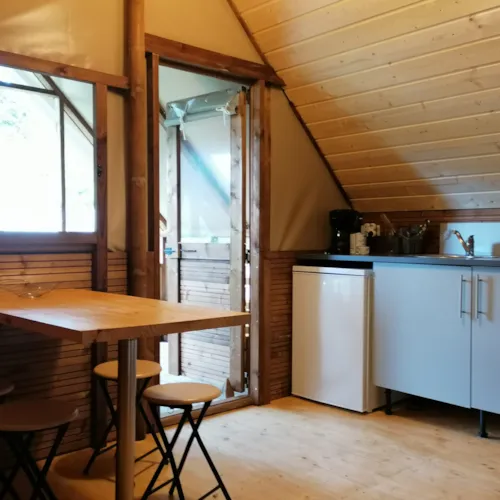 Location - Toile Et Bois N°7 Ecureuil 29 M² Semi Confort - image n°4 - CAMPING ISERAND CALME et NATURE***