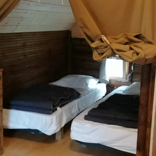 Location - Toile Et Bois N°7 Ecureuil 29 M² Semi Confort - image n°5 - CAMPING ISERAND CALME et NATURE***