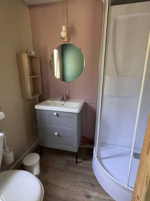 Location - Chalet N°4 Albizia 28 M² Tout Confort Option Tv Climatisation En Option - image n°3 - CAMPING ISERAND CALME et NATURE***