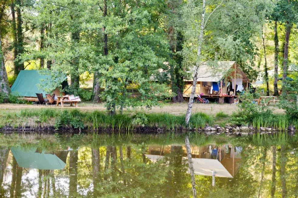 Village Huttopia Lac de Rillé - image n°2 - Camping Direct