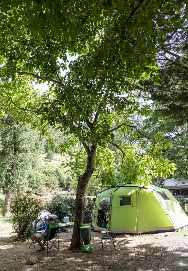 Emplacement : Tente + Électricité (Pas D'accès Voiture)