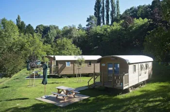 Accommodation - Gypsy Caravan - Huttopia Royat