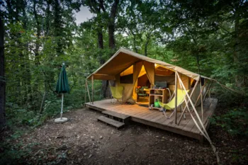 Accommodation - Classic Iv Wood & Canvas Tent - Huttopia Royat