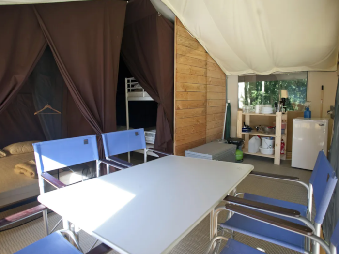 Tente Lodge 32 M2 Avec Sanitaires - 4 Ad + 1 Enf