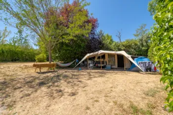 Stellplatz - Privilege-Stellplatzpaket - Camping Les Routes de Provence
