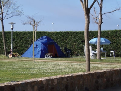 Pitch : car + tent or caravan + electricity — 4