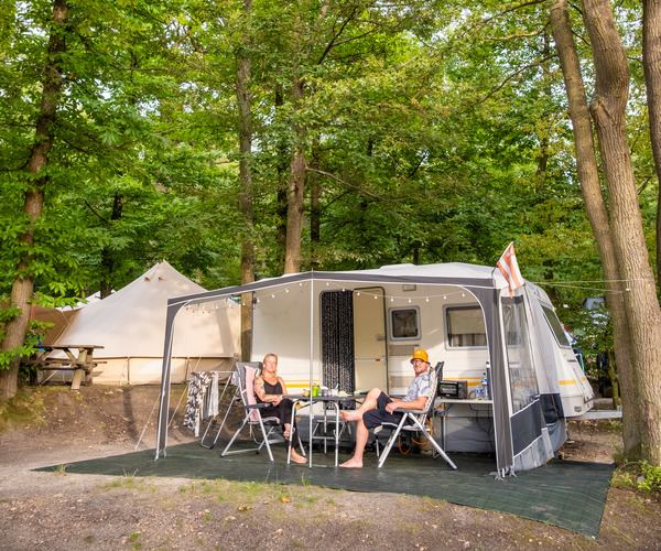 Emplacement - Emplacement Camping Confort - Camping Huttopia Versailles
