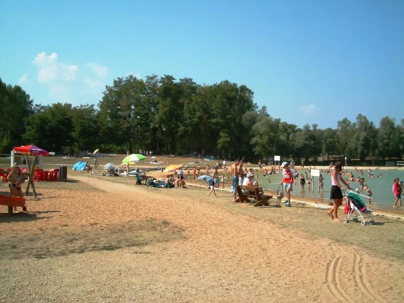 Base de Loisirs - Camping du Lac Cormoranche