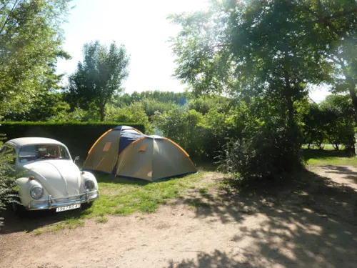 Emplacement - Forfait Emplacement (1 Véhicule / + Électricité) - image n°5 - Base de Loisirs - Camping du Lac Cormoranche