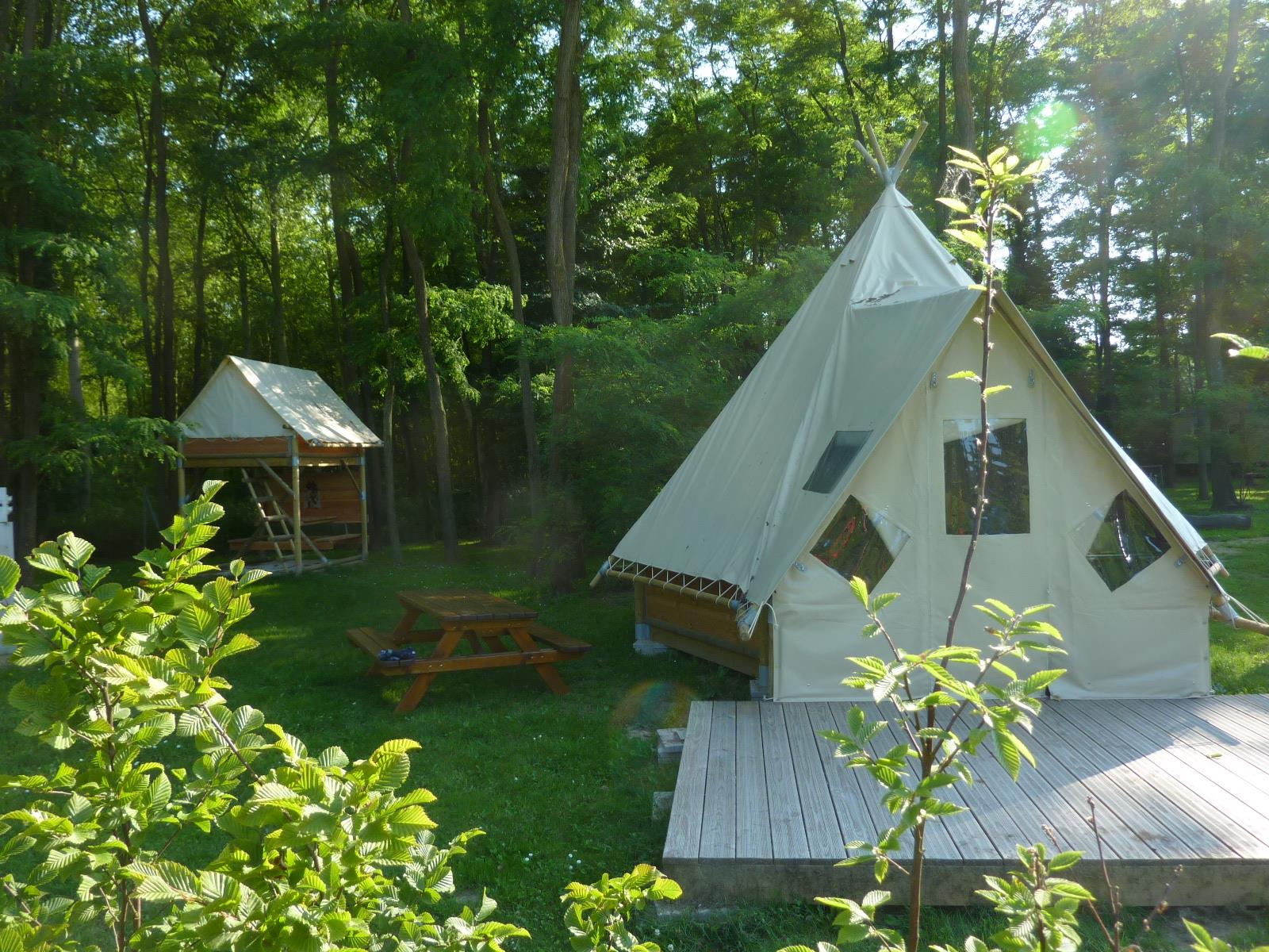 Location - Tente Tipi À La Nuitée - Base de Loisirs - Camping du Lac Cormoranche