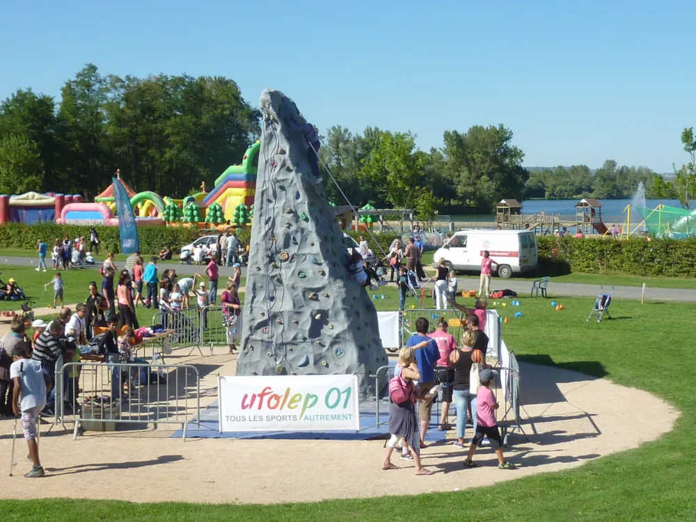 Base de Loisirs - Camping du Lac Cormoranche