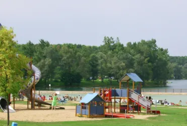 Base de Loisirs - Camping du Lac Cormoranche - image n°2 - Camping Direct