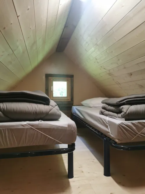 Accommodation - Tente Lodge Pour Cyclistes, Randonneurs - image n°3 - Base de Loisirs - Camping du Lac Cormoranche