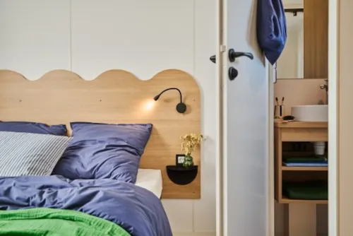 Accommodation - Mobil-Home Seychelles 3 Bedrooms  / Air Conditioning, Dishwasher, 2 Bathrooms - image n°4 - Base de Loisirs - Camping du Lac Cormoranche