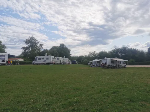 Emplacement - Emplacement De Transit - image n°3 - Base de Loisirs - Camping du Lac Cormoranche