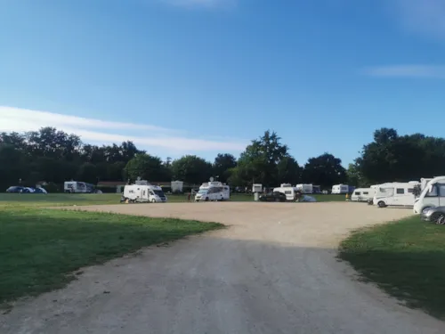Emplacement - Emplacement De Transit - image n°2 - Base de Loisirs - Camping du Lac Cormoranche