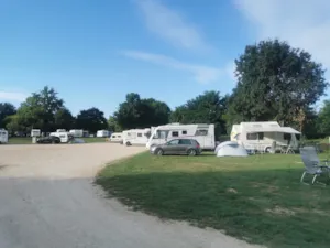 Emplacement - Transit pitch - Base de Loisirs - Camping du Lac Cormoranche