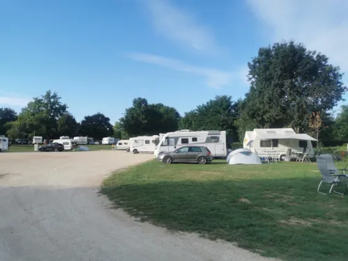 Emplacement - Emplacement De Transit - image n°1 - Base de Loisirs - Camping du Lac Cormoranche