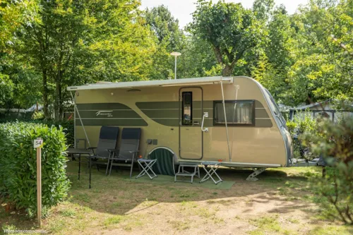 Stellplatz - Stellplatz: 1 Fahrzeug / Hone Strom - image n°5 - Base de Loisirs - Camping du Lac Cormoranche